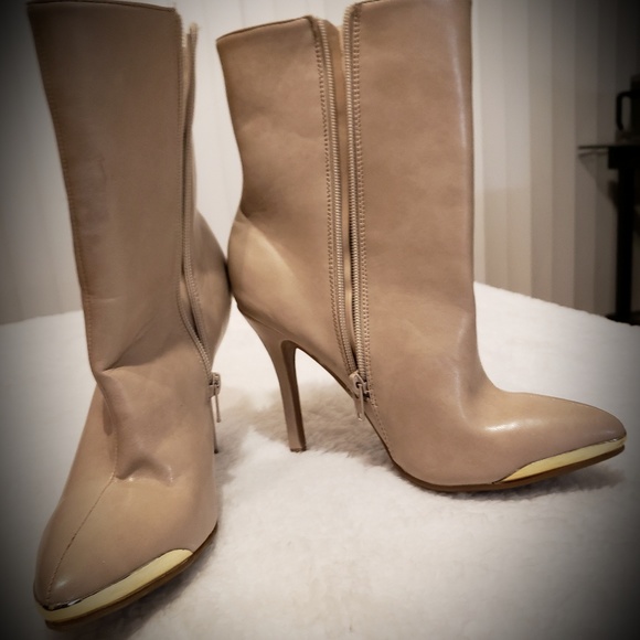 Boots - Picture 4 of 4